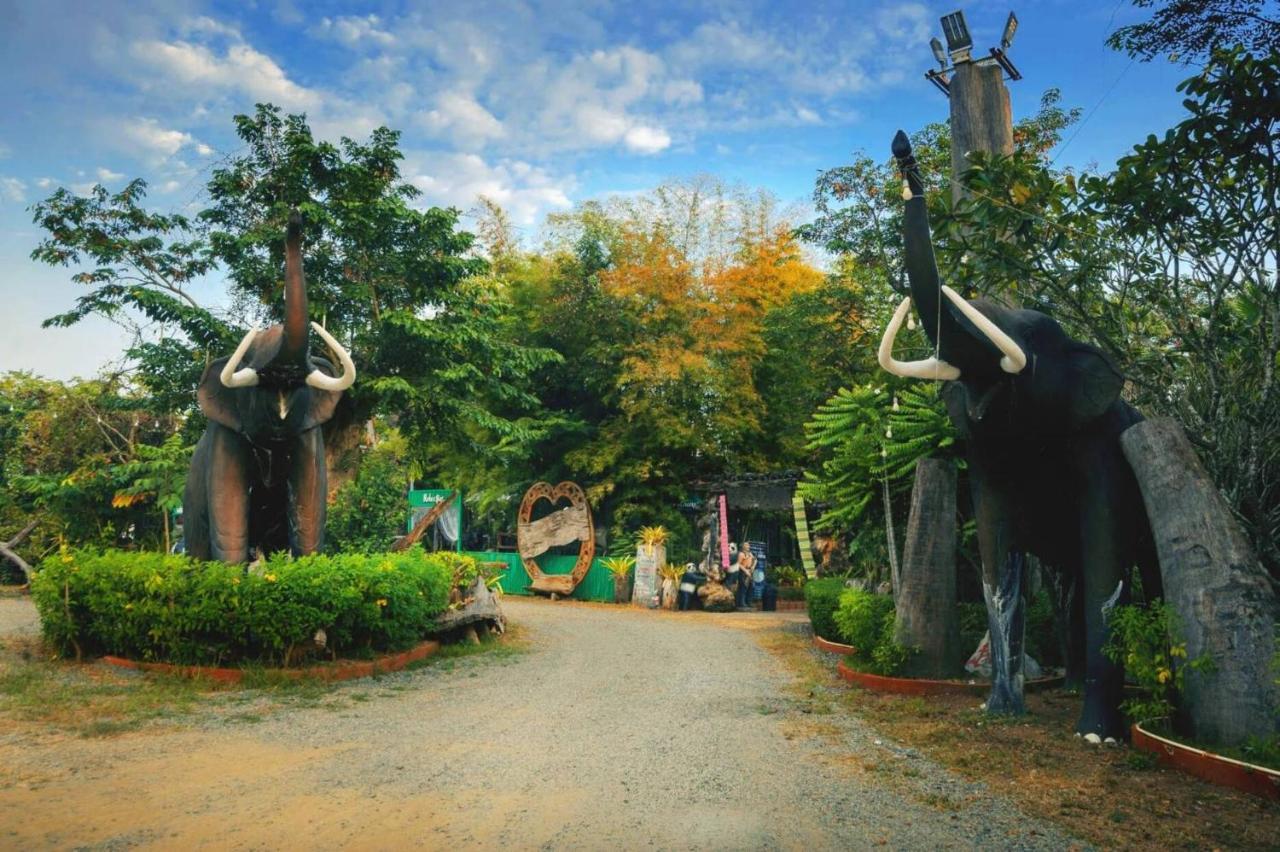 Denchai City Resort เด่นชัยซิตี้ รีสอร์ท Phrae Exterior foto